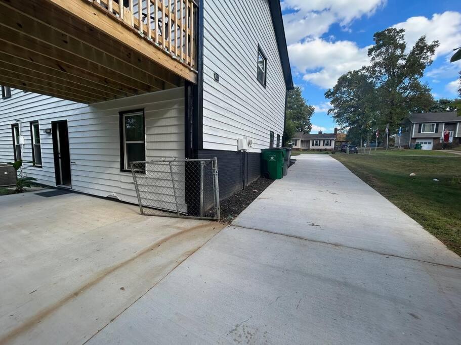 Comfy Lower Lvl Apt With Jetted Tub Near Uptown And Unc Charlotte Eksteriør billede