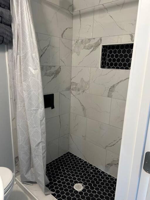 Comfy Lower Lvl Apt With Jetted Tub Near Uptown And Unc Charlotte Eksteriør billede