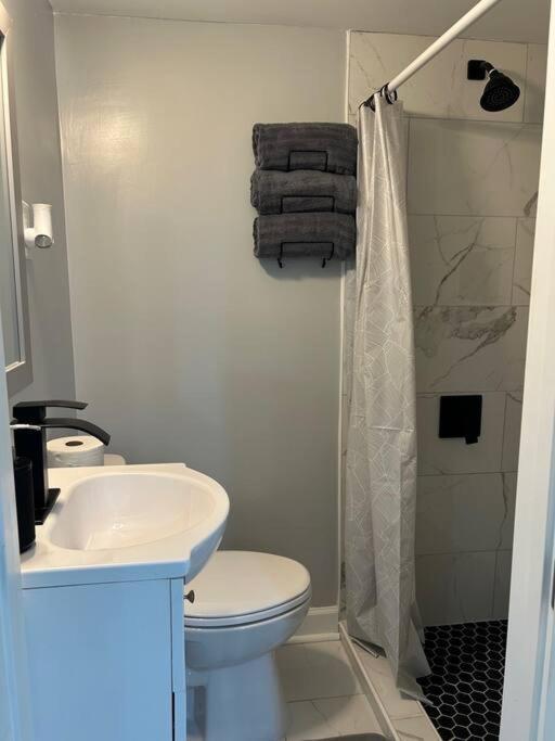 Comfy Lower Lvl Apt With Jetted Tub Near Uptown And Unc Charlotte Eksteriør billede