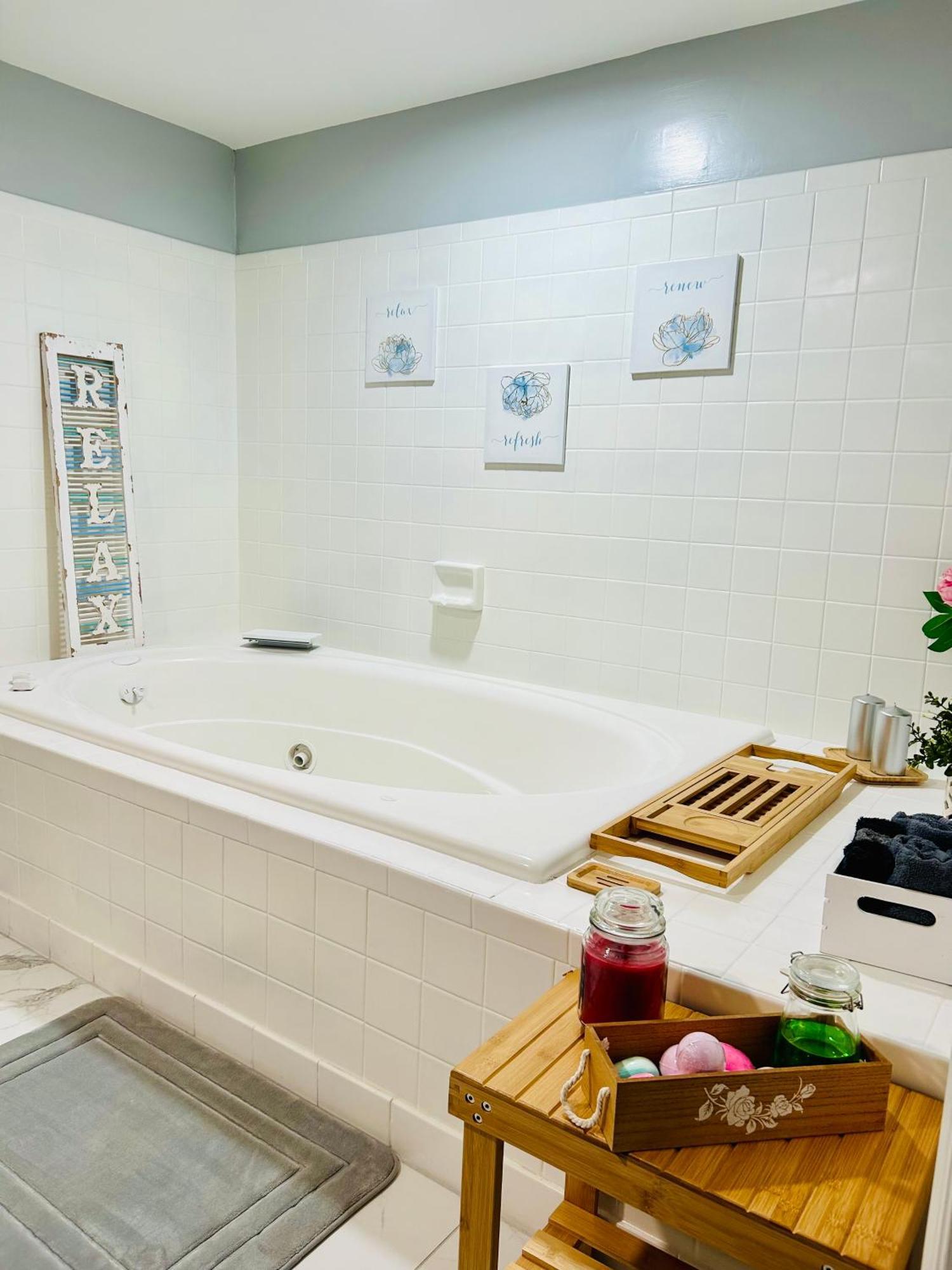 Comfy Lower Lvl Apt With Jetted Tub Near Uptown And Unc Charlotte Eksteriør billede