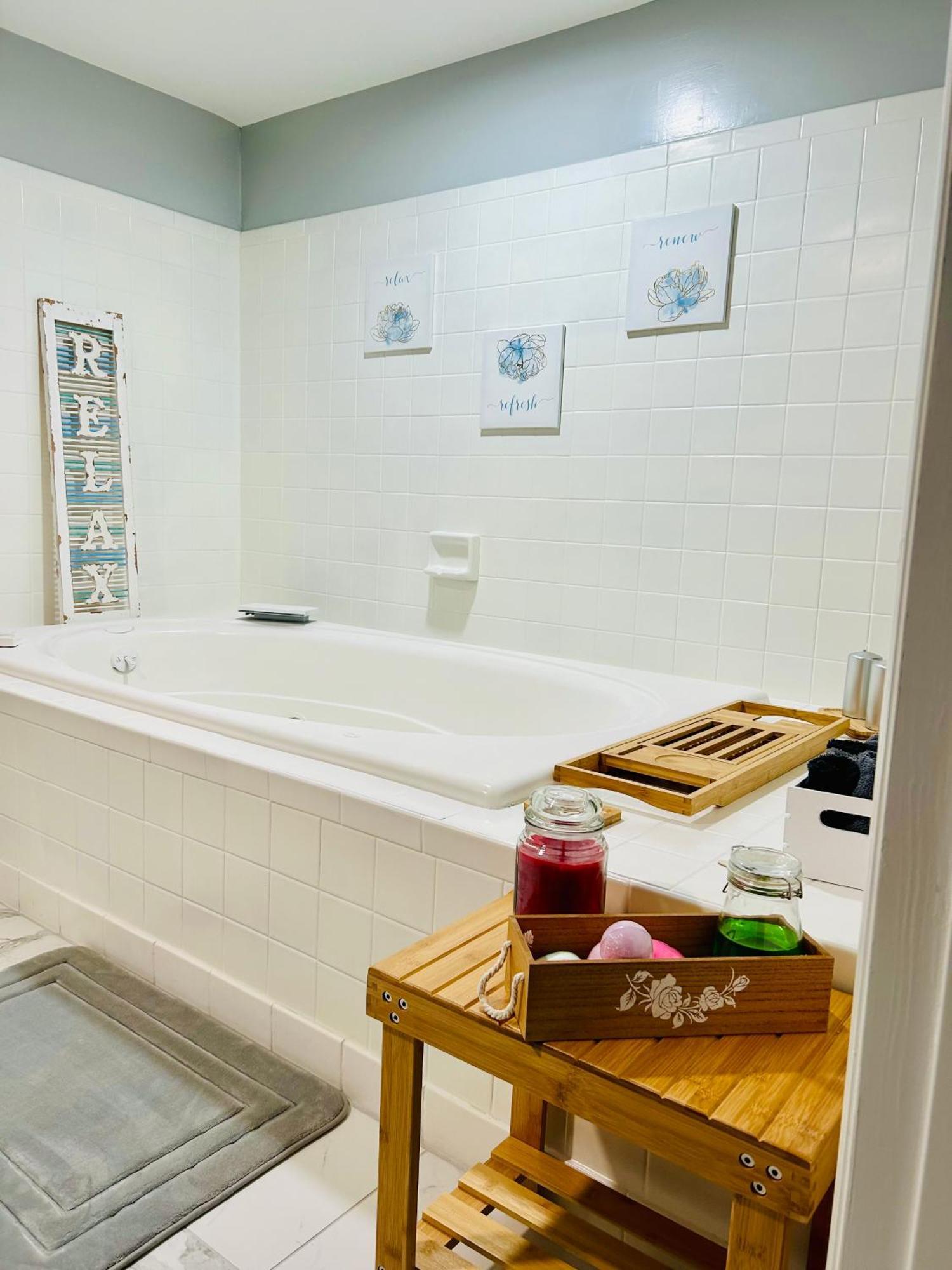 Comfy Lower Lvl Apt With Jetted Tub Near Uptown And Unc Charlotte Eksteriør billede