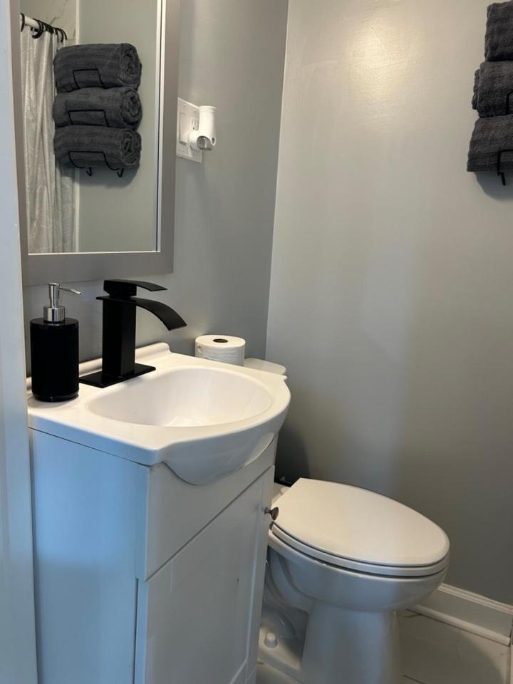 Comfy Lower Lvl Apt With Jetted Tub Near Uptown And Unc Charlotte Eksteriør billede