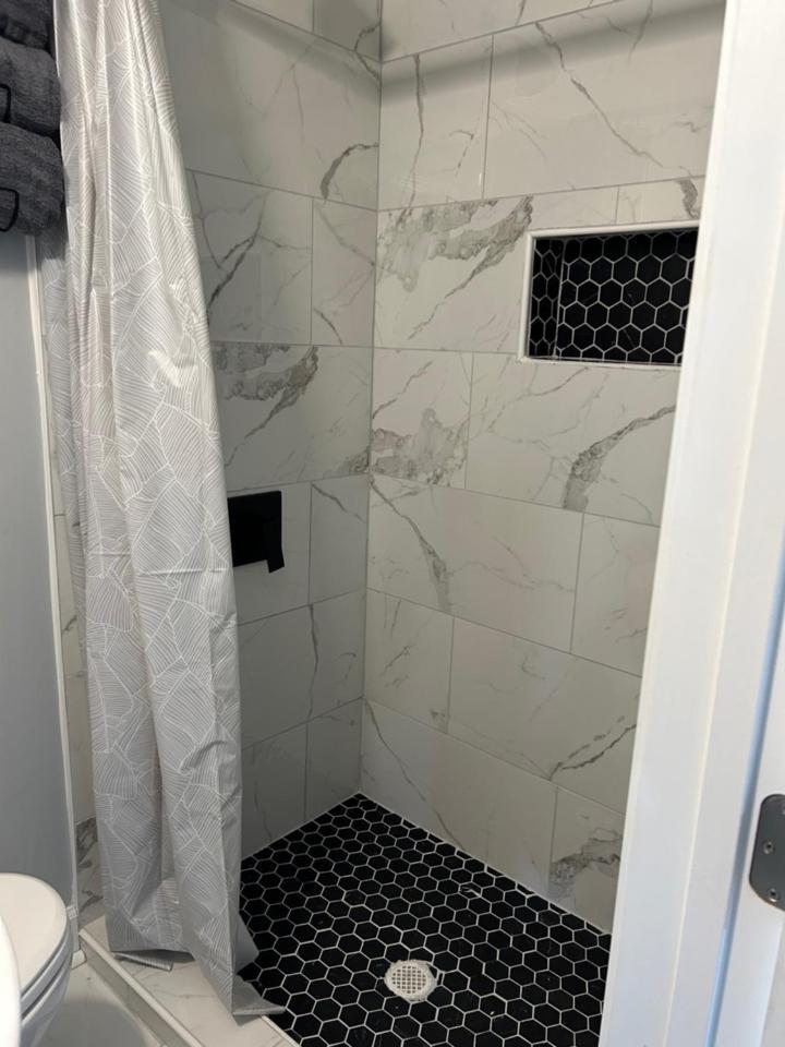 Comfy Lower Lvl Apt With Jetted Tub Near Uptown And Unc Charlotte Eksteriør billede